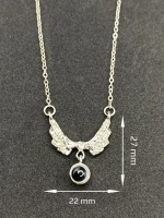 Цепочка с крыльями и проекцией Я тебя люблю на 100 языках