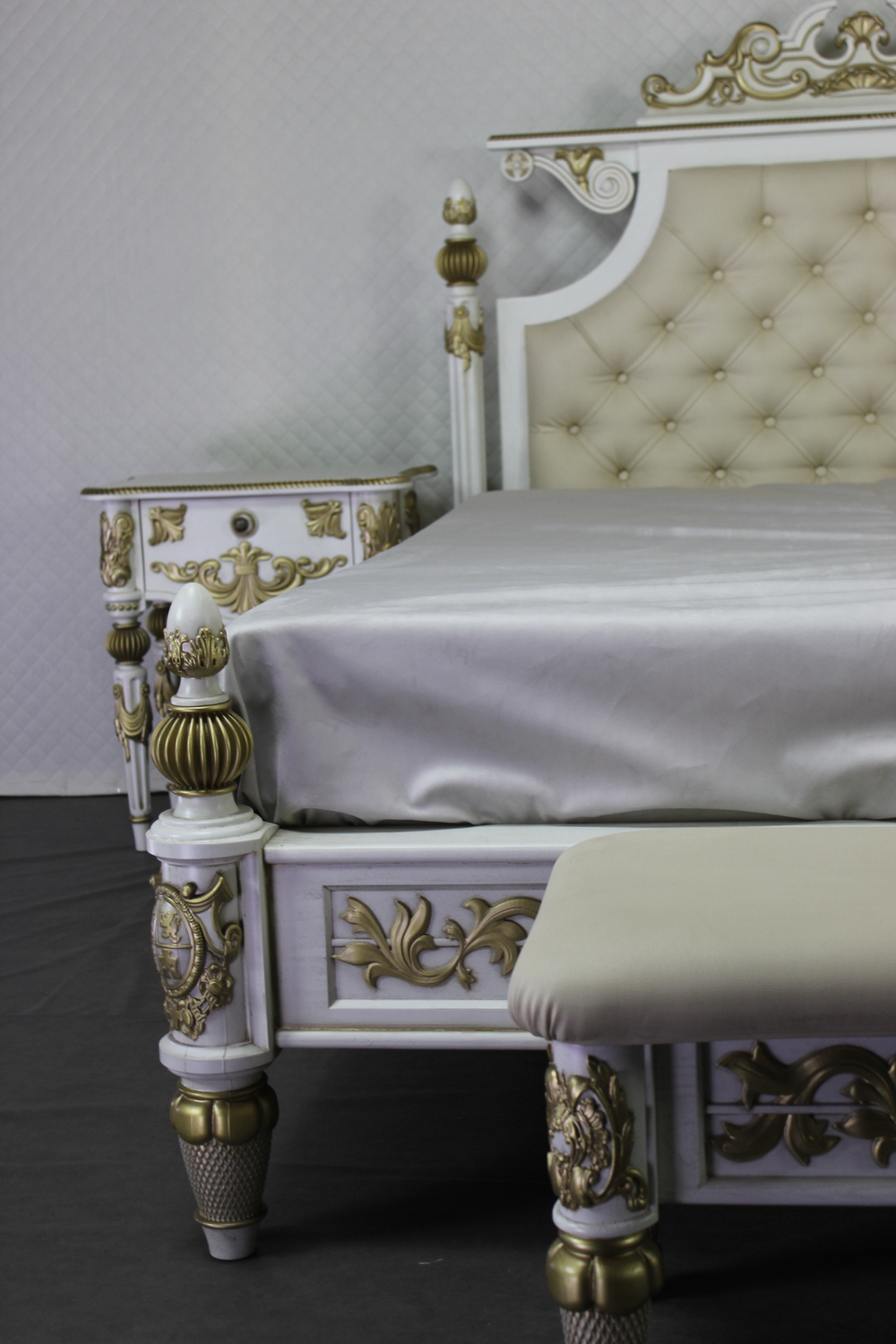 Набор мебели для спальни из натурального дерева "ДВОРЦОВЫЕ МЕЧТЫ"