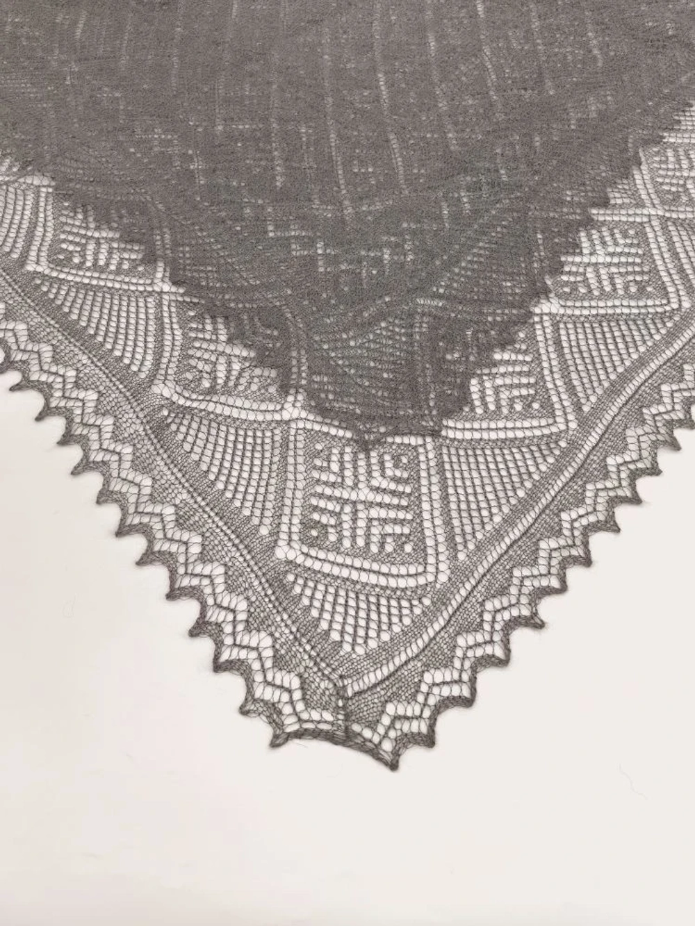 Оренбургский пуховый платок-паутинка А80-03 серый