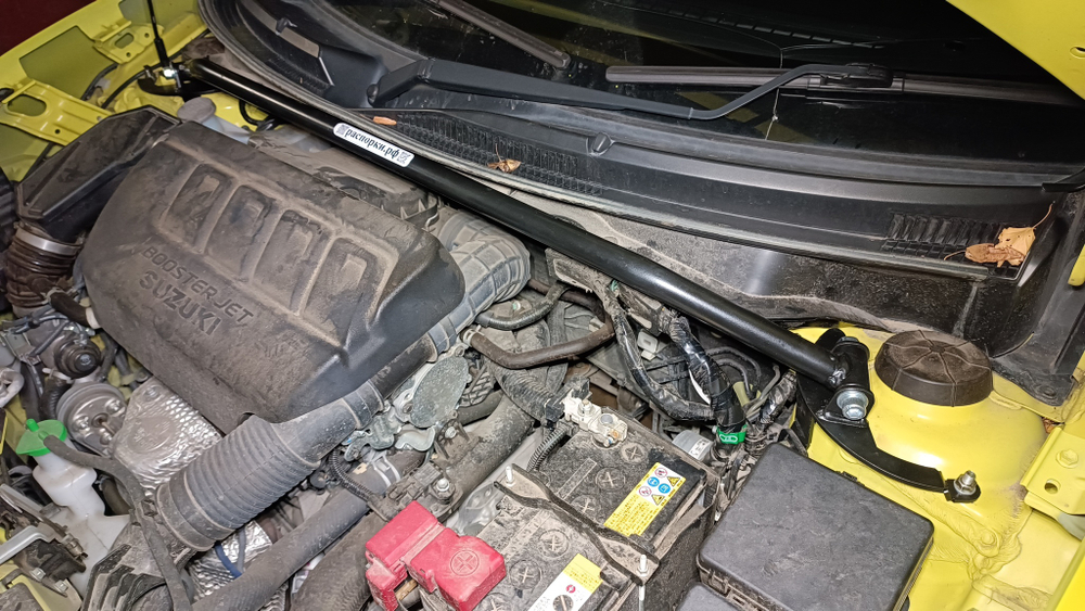 Распорка передних стоек Suzuki Swift 5 (ZC33S)