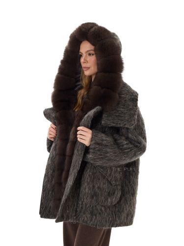 Шоколадный шерстяной пуховик с меховым воротником