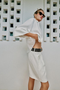ZARA ШОРТЫ С ЗАЩИПАМИ И РЕМНЕМ, БЕЛЫЙ
