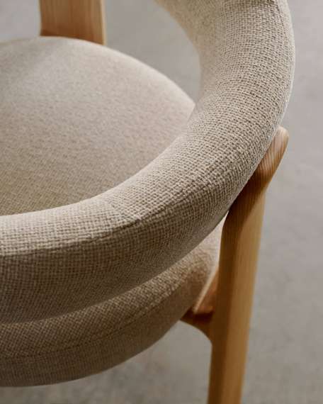 Стул Granite на 3 ножках из бежевого шенилла и массива ясеня в натуральной отделке