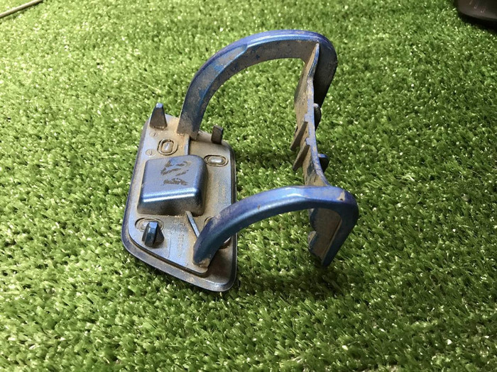 Крышка форсунки правая Mercedes A W176 (2012-2018)