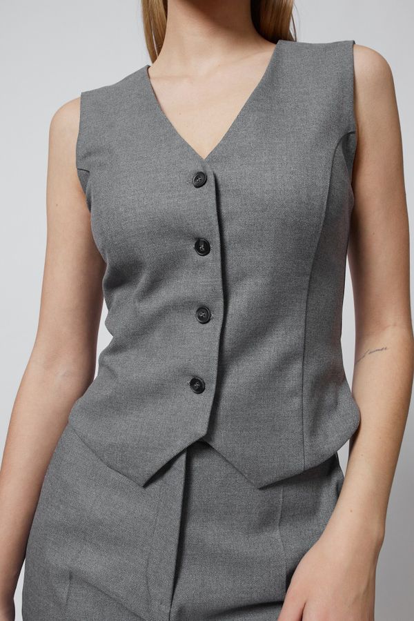 ЖИЛЕТ НА ПУГОВИЦАХ