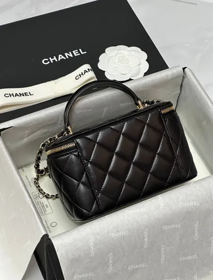 Косметичка Chanel с двойным C-логотипом