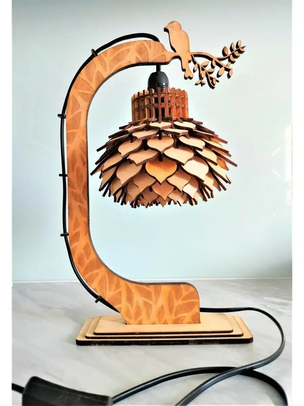 Настольный светильник из фанеры в стиле лофт "Шишка"