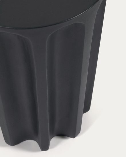 Круглый столик Vilandra из бетона для улицы La Forma Испания