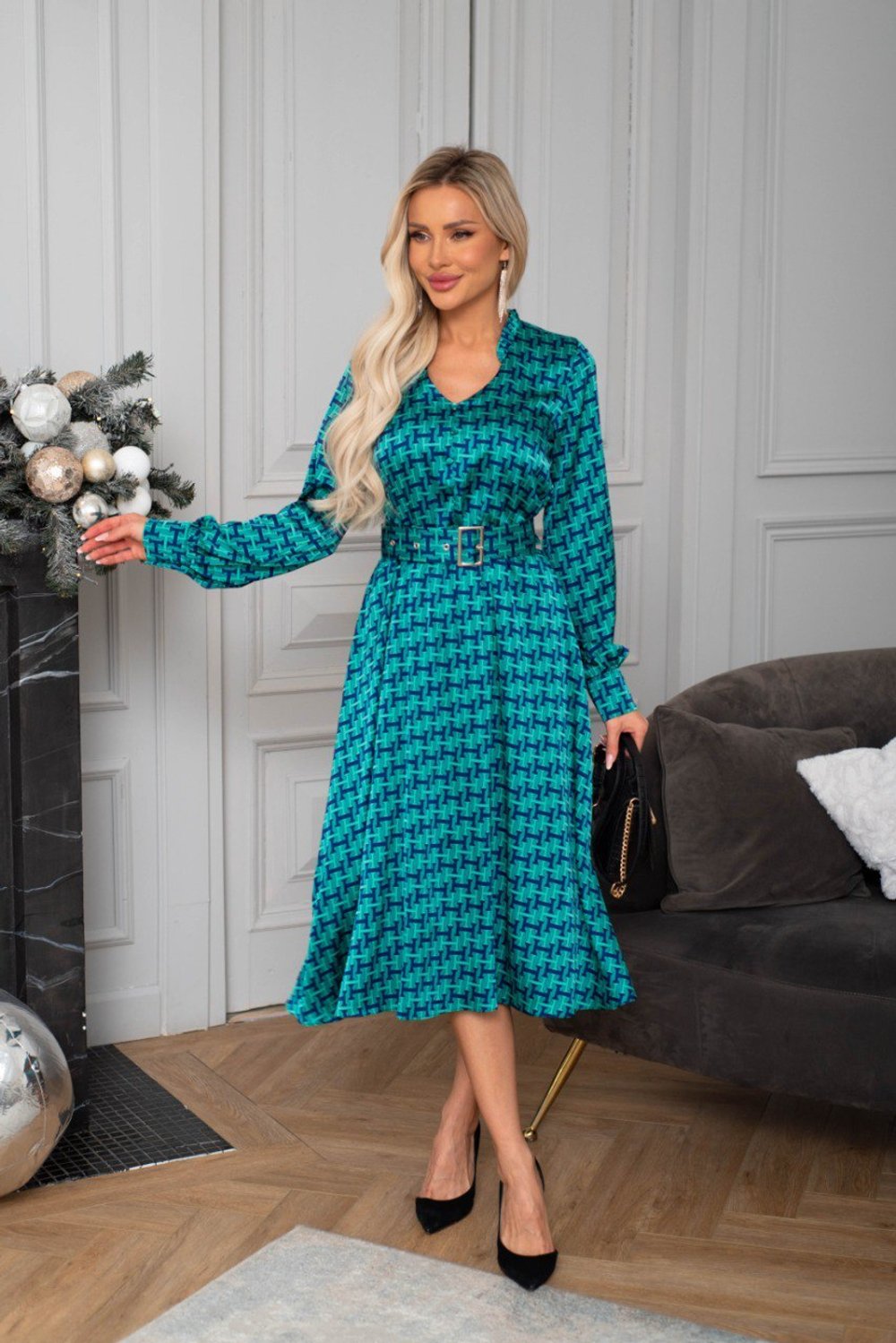 Зеленое шелковое платье