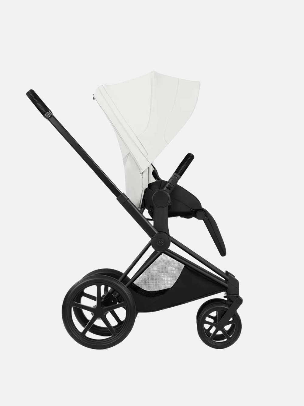 Cybex Priam 5 Style, в цвете Off White (шасси Matt Black) + автокресло Cybex Cloud T Plus