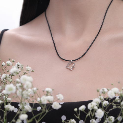 "Япанго мод." подвеска в родиевом покрытии из коллекции "Gammi" от Jenavi с замком карабин