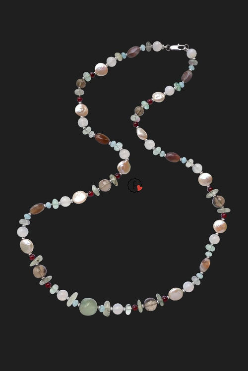 Романтичные бусы Камелия с пренитом, аквамарином, дымчатым кварцем и агатом