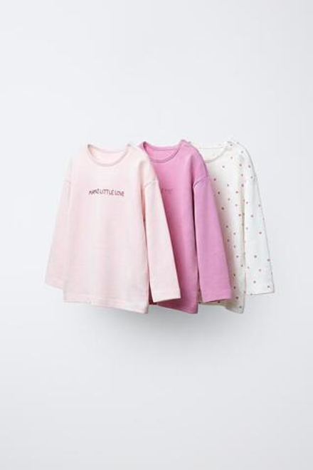 ZARA НАБОР ИЗ ТРЕХ ФУТБОЛОК С СЕРДЦАМИ И ВЫШИТЫМ ТЕКСТОМ, РОЗОВЫЙ