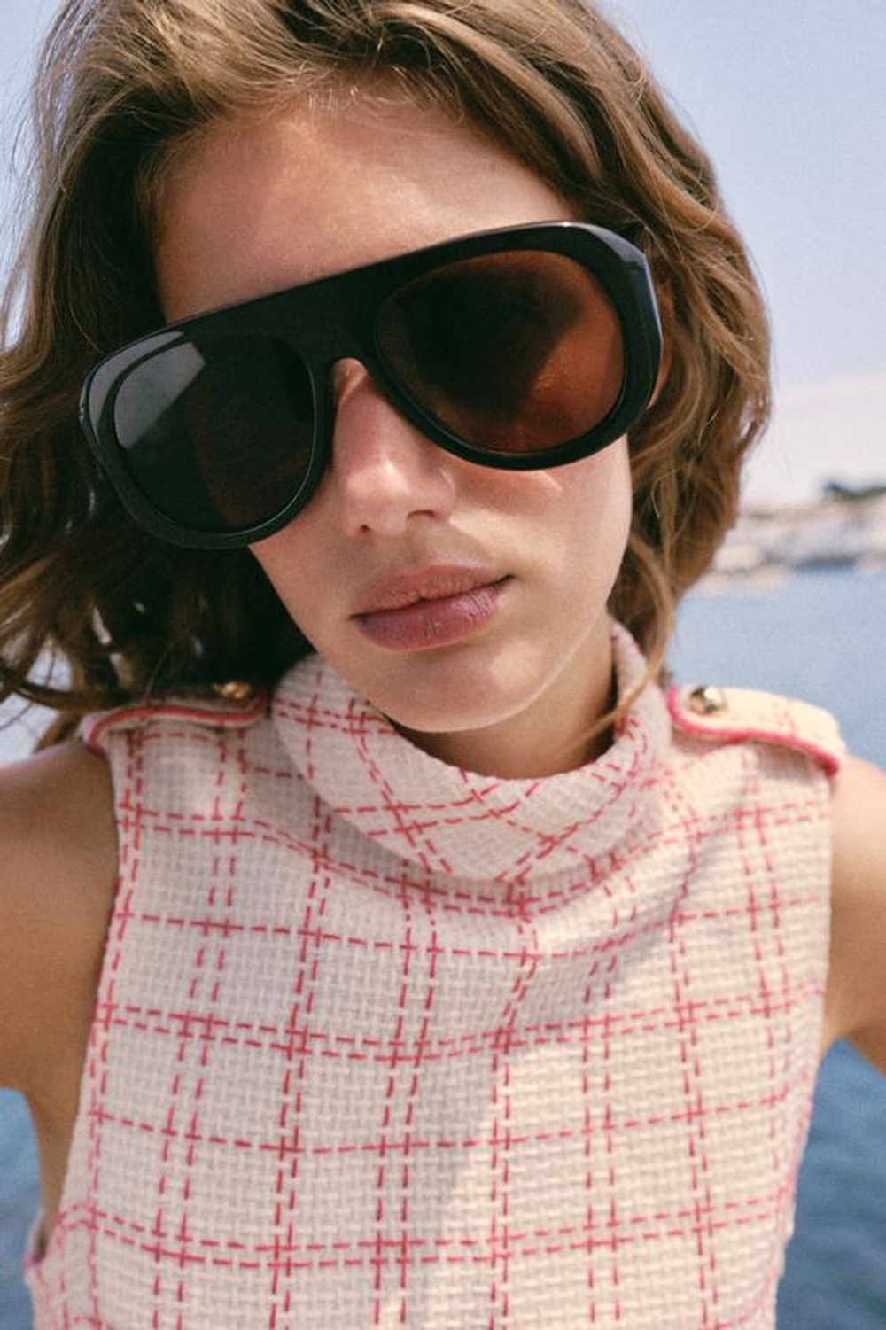 ZARA КОРОТКОЕ ПЛАТЬЕ ИЗ РЕЛЬЕФНОЙ ТКАНИ, БЕЛЫЙ/РОЗОВЫЙ