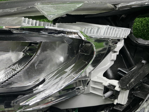 Битая Фара левая Toyota RAV4 5 XA50 (18-нв) LED