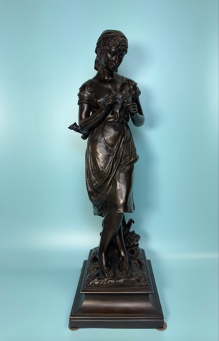 Скульптурная композиция «Любит-не-любит»