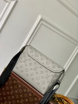 Louis Vuitton Pulse Messenger