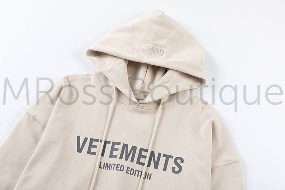 Худи Vetements молочного цвета с брендовым логотипом