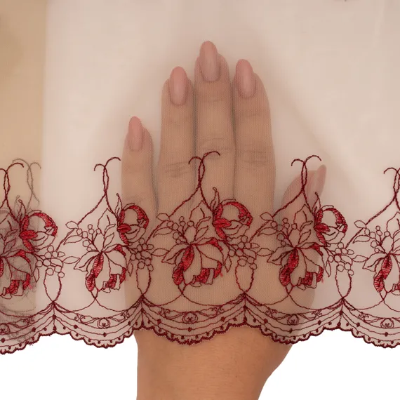 Вышивка на сетке песочная/т.красная (правая) 18 см