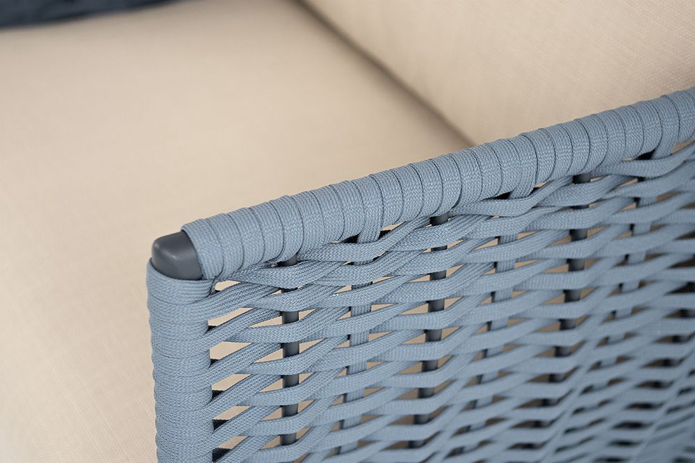 "Фиджи" кресло плетеное из роупа, каркас алюминий темно-серый (RAL7024) муар, роуп синий (KT18-0014) 15 мм tex, ткань Mossle бежевая