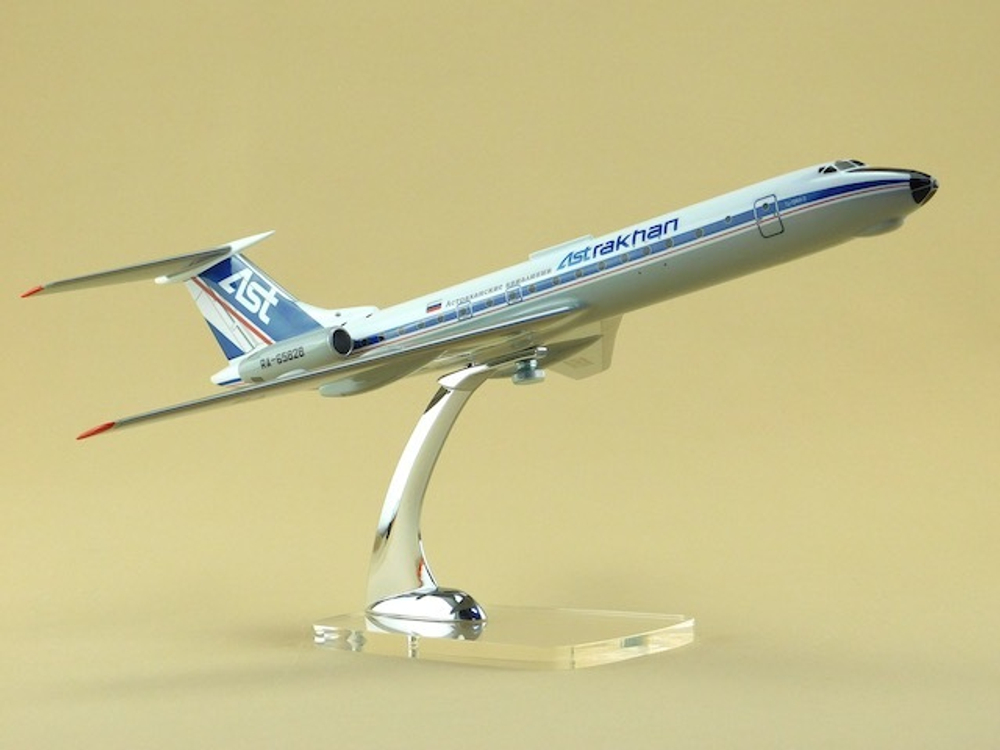 Модель самолета Ту-134А-3 (М1:100, Астраханские Авиалинии)