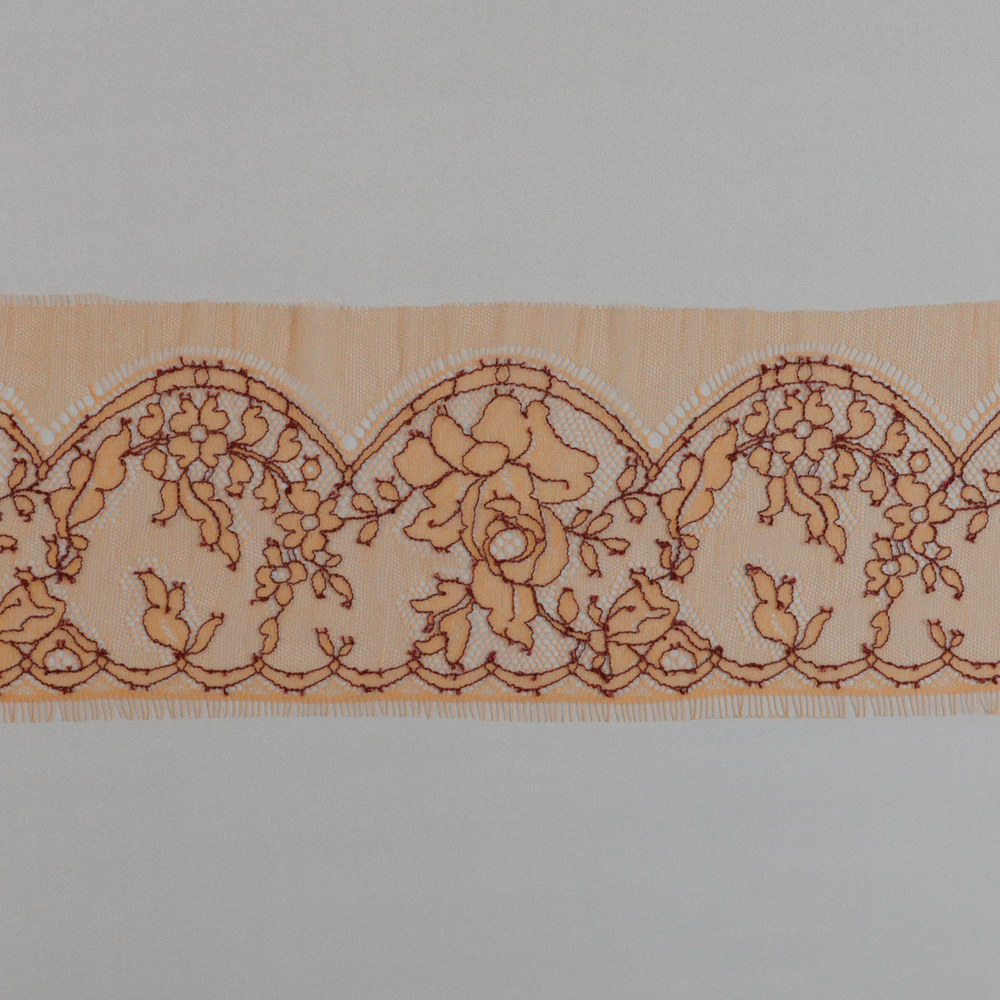 Нежно-оранжевое французское кружево “Шантильи” с бордовой кордовой нитью