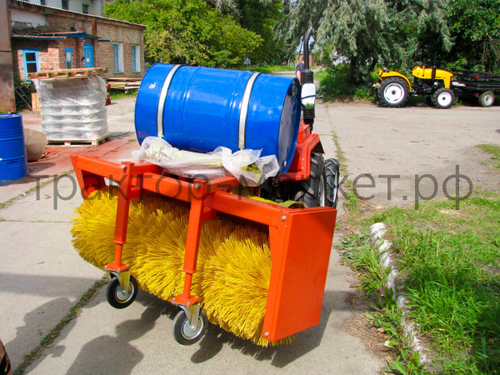 Коммунальная подметальная щетка с поливом