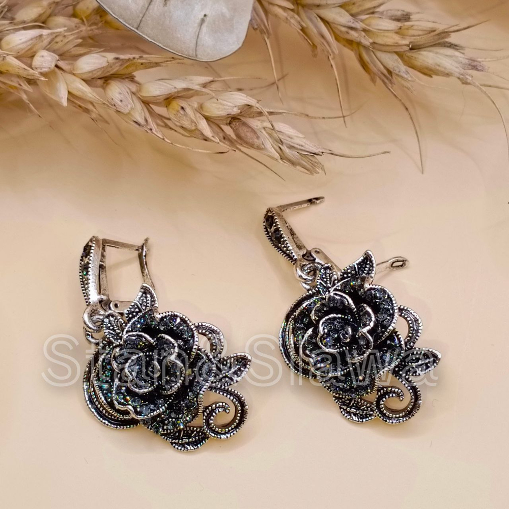 Набор украшений.