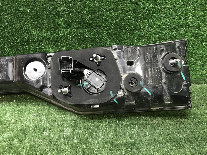 Фонарь крышки багажника Geely Monjaro (2021-н.в.)