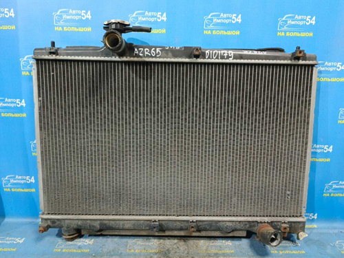 Радиатор двигателя TOYOTA NOAH 2001–2007