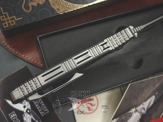 Складной нож Microtech Socom Bravo S/E Standard Carbon Titanium 260-7-CFTI c клинком из стали Böhler M390 Microclean®, рукоять титан / карбон