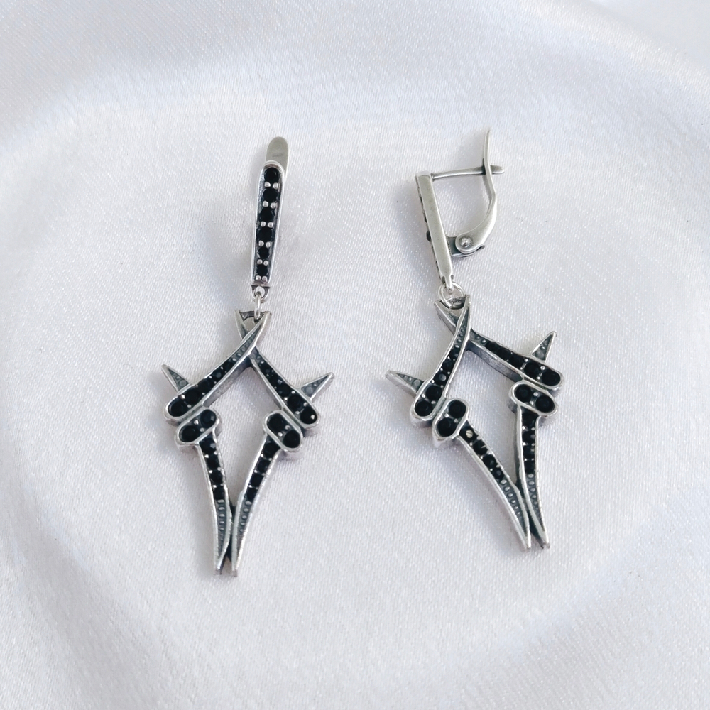 "Тиз" серьги в серебряном покрытии из коллекции "Crystal Fang" от Jenavi с английским замком