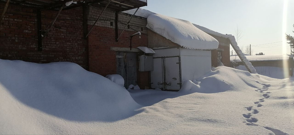 Пристрой к зданию 180м2, 2 входа с разных сторон здания.
