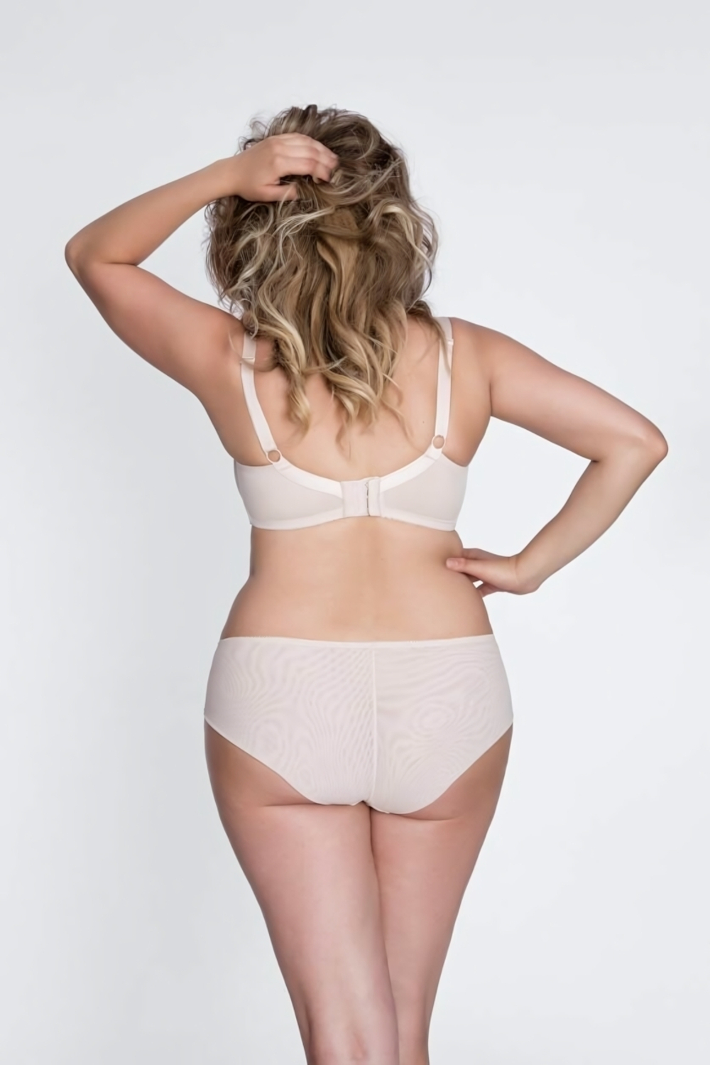 Однотонный бюстгальтер на косточках с мягкой чашкой (Размер: 105C) (Цвет: телесный)