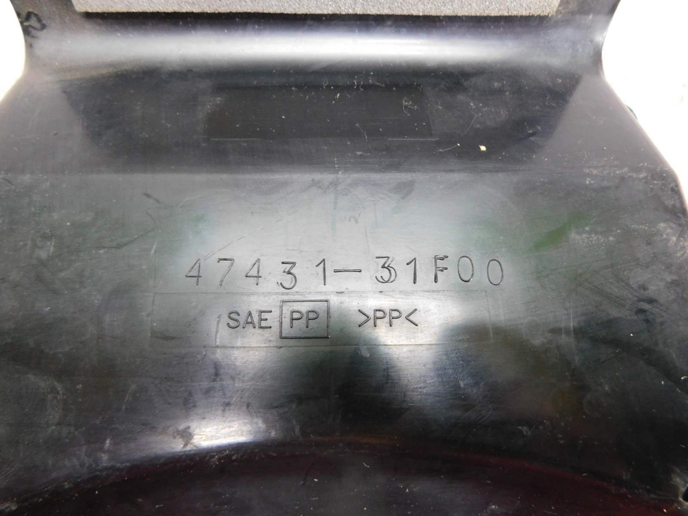 Пластик АКБ Suzuki GSF1200 Bandit 47431-31F00