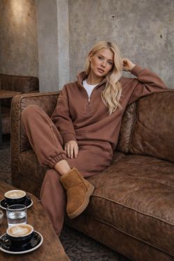 Утепленная олимпийка на молнии цвета молочный шоколад