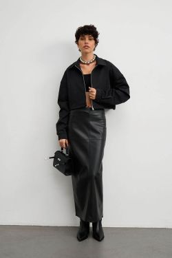 Куртка с воротом укороченная черного цвета