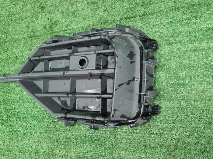 Решетка перед. бампера VW Touareg 3 (18-23) R-line