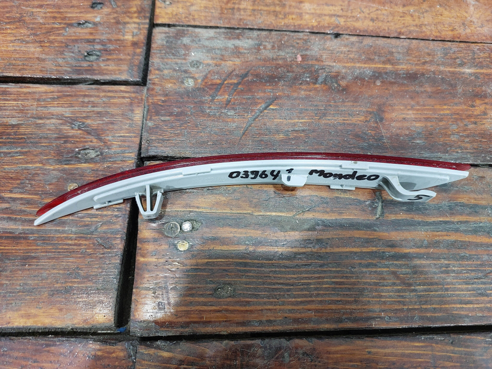 Катафот заднего бампера правый Ford Mondeo 5 14-19 Б/У Оригинал 5318070