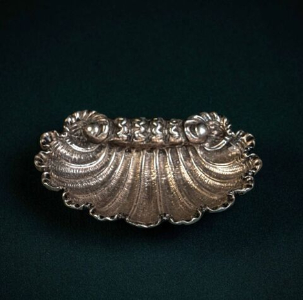 Чаша для украшений в виде ракушки