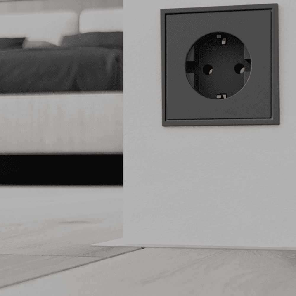 Микроплинтус для пола серебристый матовый, алюминиевый, C-05.25.2 Ликорн 6×16×2500 мм