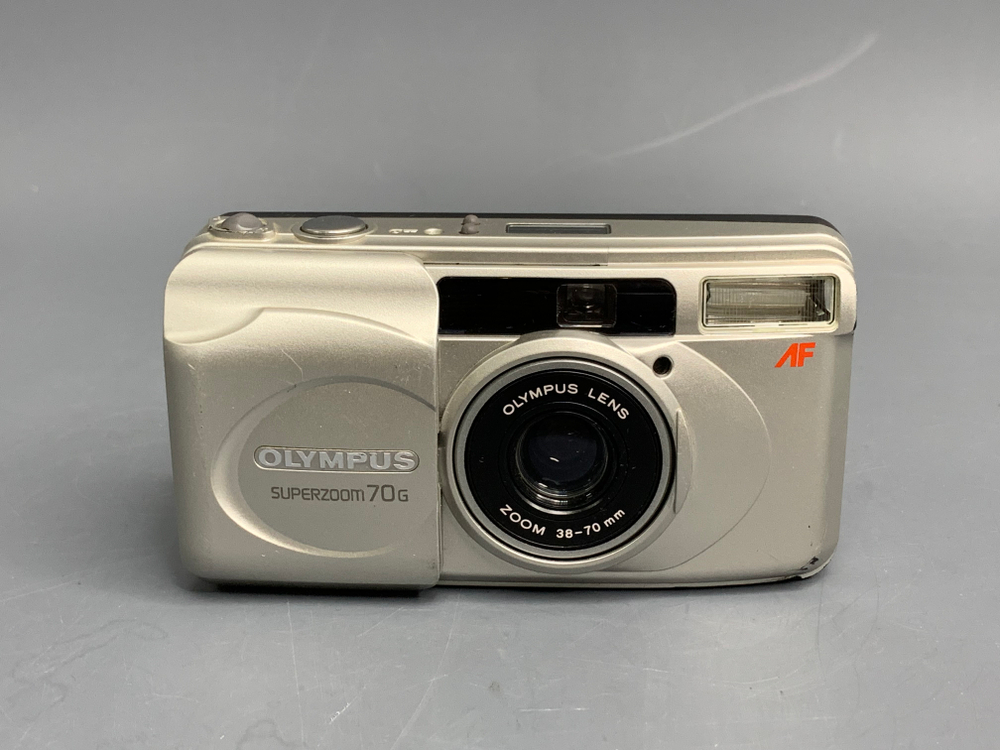 Olympus SuperZoom 70G с царапиной на линзе