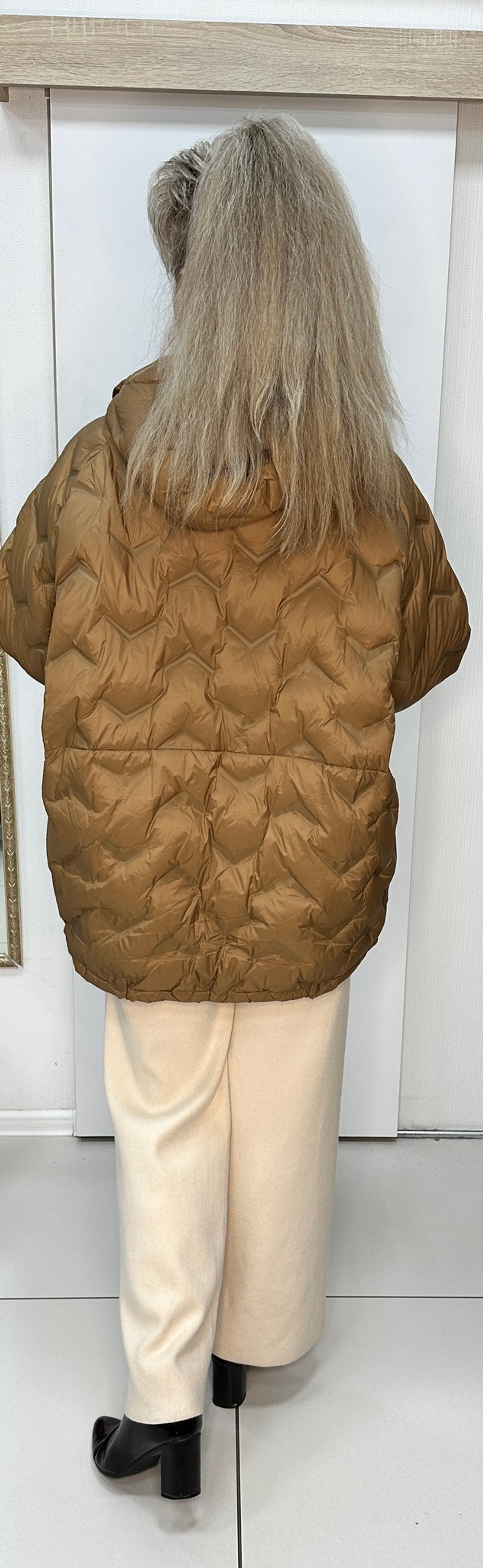 Теплый пуховик в цвете кэмел