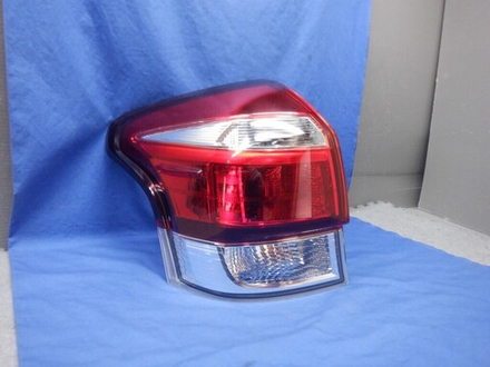 стоп левый Toyota Corolla Fielder NZE161 164 NKE165 13-106