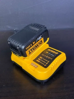 DeWalt Дрель-шуруповерт, 36 В, 90 Нм, 2 АКБ