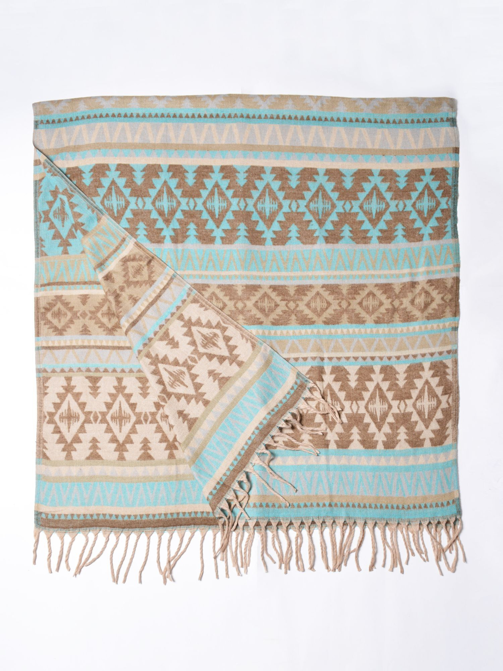 Теплый палантин с орнаментом