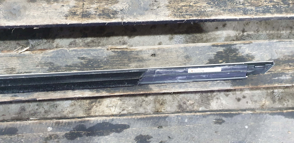 Молдинг двери передней правой Mercedes S (W222) 13-20 Б/У Оригинал A2226900680