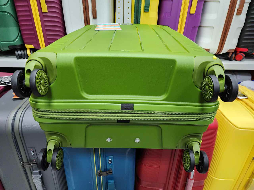 Чемодан Средний (М) полипропилен "Mironpan" съёмные колёса