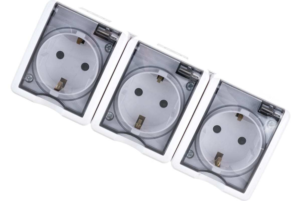 Розетка 3-местная накладная IP54, шторки, 16A-250В, белый Эксперт ЭРА