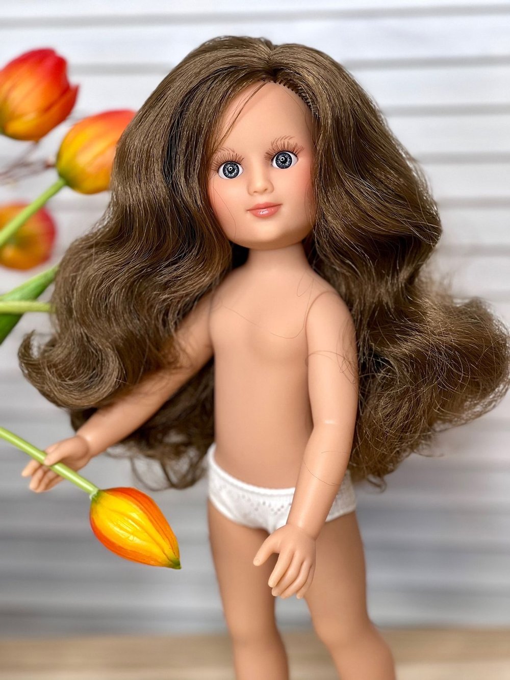 Кукла Nines виниловая 34см Leslie без одежды (1440W2)